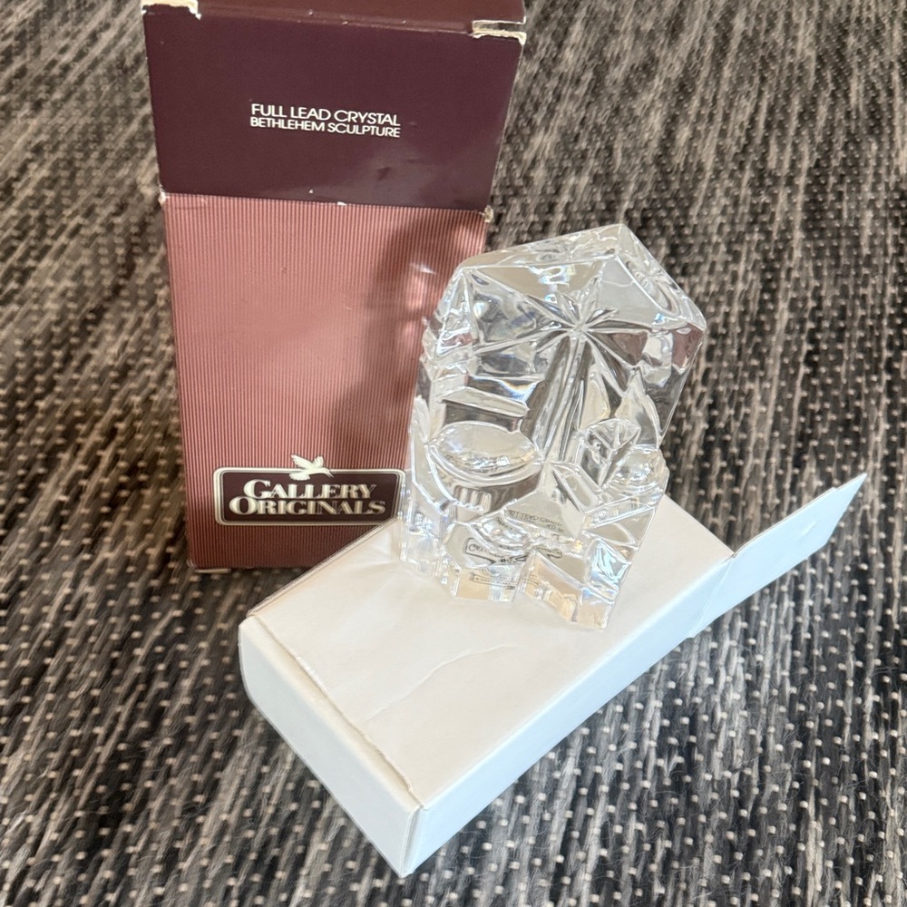 Crystal Nativity Scene Sculpture Vintage/Collectible 1984 
Avon Products, Inc